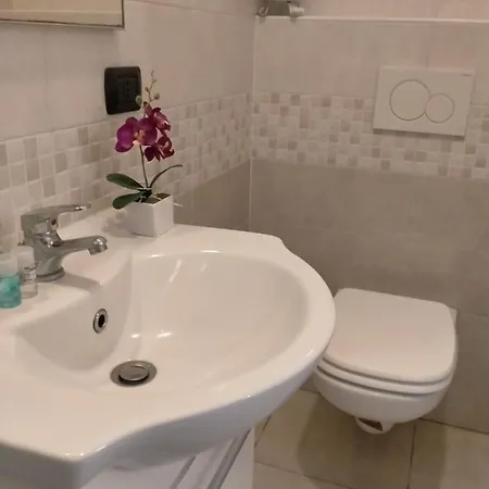 Gardasee بيت ضيافة كاستلْنْيوفو ديل غارد
